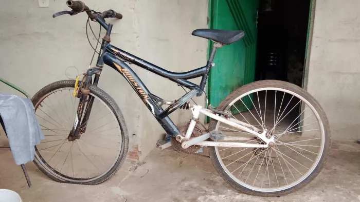 BICICLETA HOUSTON SLINGER COM ALGUMAS AVARIAS 