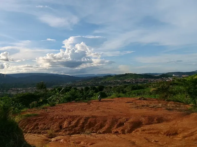Vendo lote, 20 de frente, com 36 de fundo