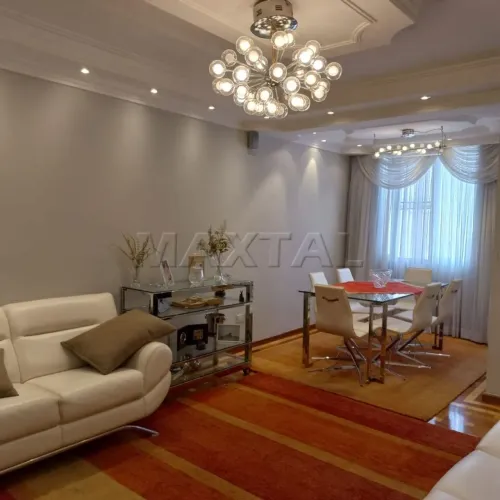 Casa térrea á venda com 350m², 3 quartos sendo uma suíte, 2 salas, 3 banheiros e 2 vagas.