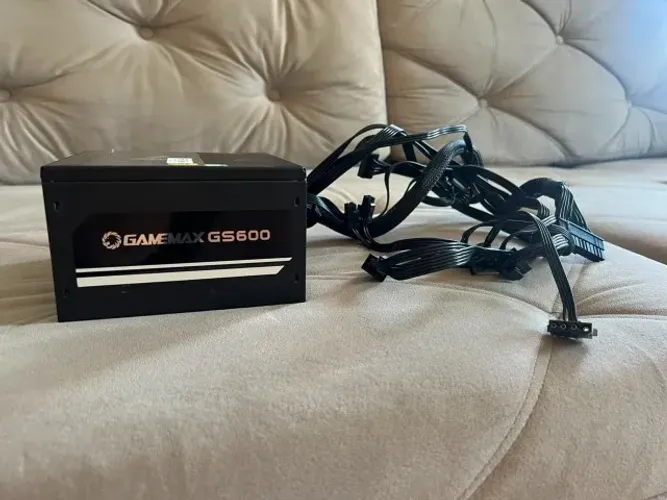 Fonte Gamer GameMax GS600 600W 80 Plus Bronze - Seminova