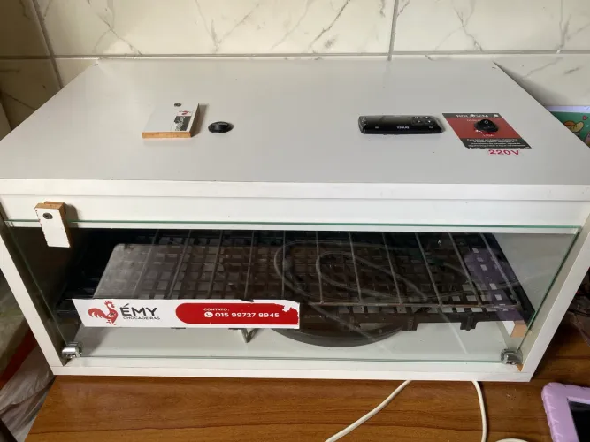 CHOCADEIRA AUTOMÁTICA , COM OVOSCOPIA  , 100ovos .