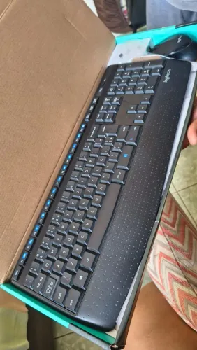Teclado + Mouse Logitech<br>Conexão USB <br>Valor: R$ 100,00