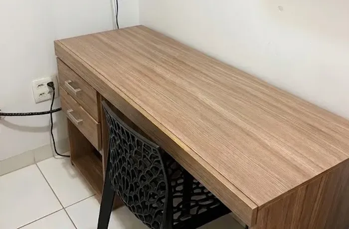 Escrivaninha com Gaveteiro Integrado