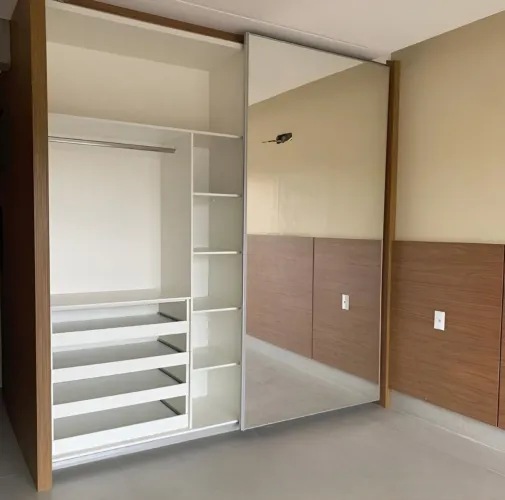 Guarda Roupas Com Portas De Correr Espelhadas