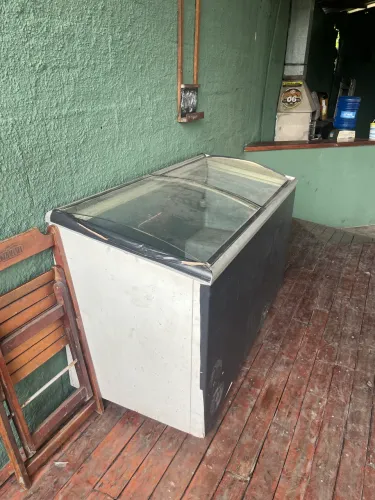 Freezer Metalfrio Solucions porta de vidro expositora