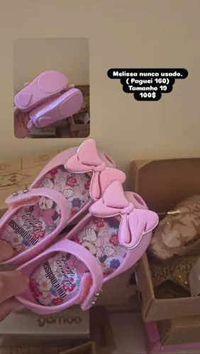 Melissa nova na caixa, sem uso. Tamanho 19. Paguei 160$ 