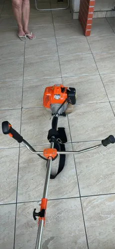 Máquina de corta grama