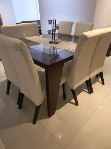 Mesa de jantar quadrada