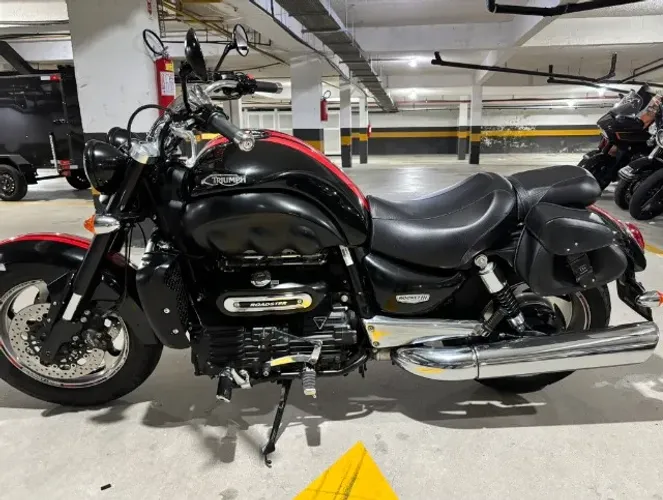 Triumph Rocket III Roadster 2015 com 12.700 km (ABAIXO da FIPE)