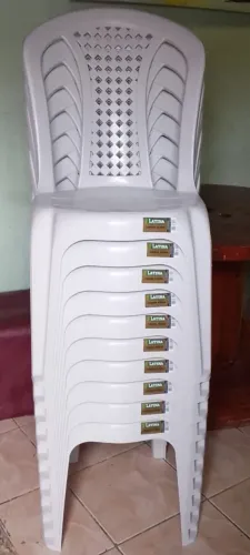 Cadeira Latina Empilháveis