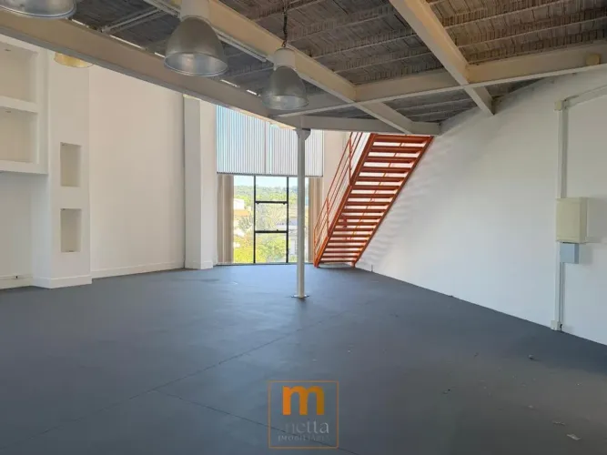 Ampla Sala Comercial Térrea com 250 m², Mezanino no Business Decor na SC-401