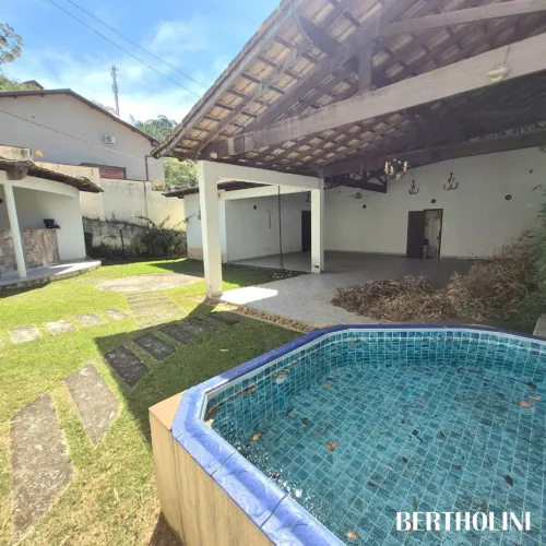 Casa de 3 quartos na região Central de Penedo-RJ