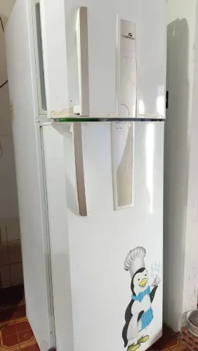 Geladeira Fosfree funciona 