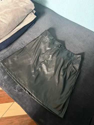 SAIA DE COURO PLUS SIZE COM SHORT PROTETOR CÓS ELASTICO - TAMANHO 52