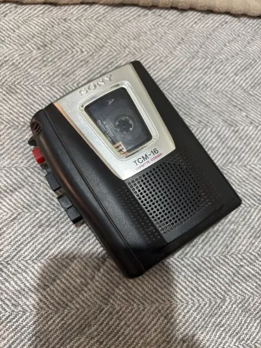 Toca fita cassete de mão antigo 