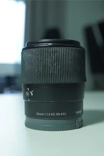 Lente Sigma 30mm f/1.4 DC DN Contemporary