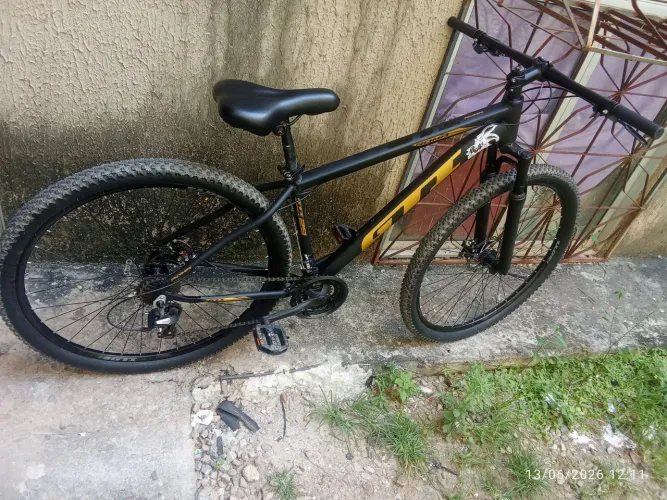 Bicicleta em ótimo estado toda nova OBS APENAS SEM DOCUMENTO MEU CACHORRO RASGOU
