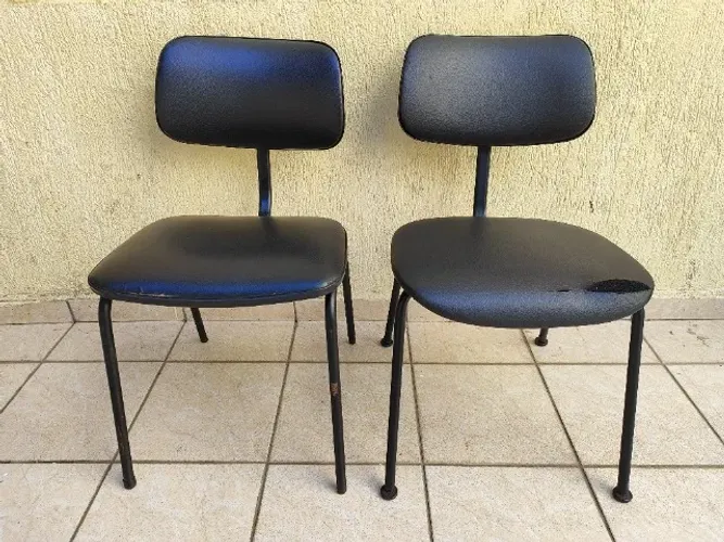 2 Cadeiras Estofada de Escritorio Fixa em Courvin Preto - Giroflex