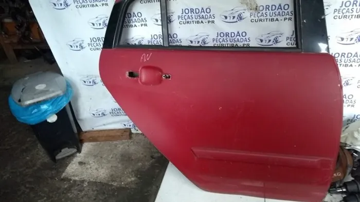 Porta traseira Agile, lado direito.