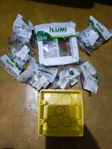 Placa 4x4 Mais 6 Interruptores Ilumi Slim Alto Padrão + caixa amarela