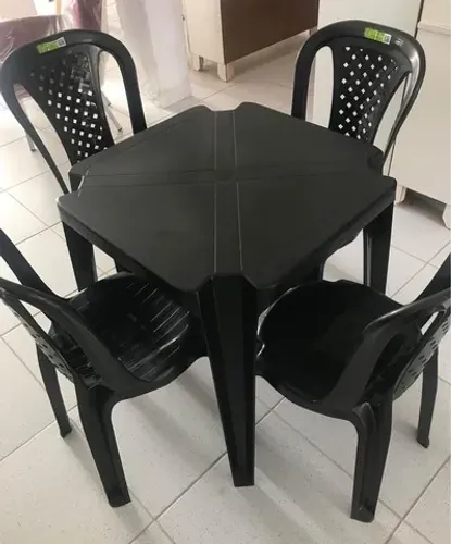 Conjunto de mesa plástica com cadeiras sem braço