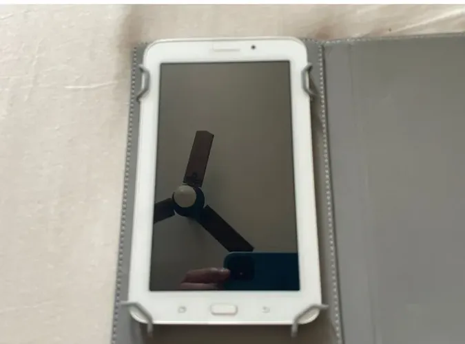 Tablet Galaxy Tab E Samsung 8GB Tela de 7 Android 4.4 com WiFi E 3G