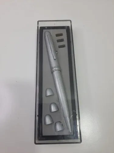 Caneta laser de coleção anos 2000 - acompanha 4 pontas 