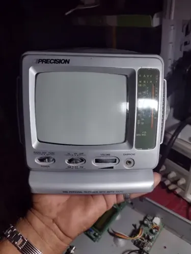 Mini tv precision preto e branco