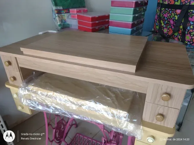 Gabinete de 4 gavetas para máquina de costura
