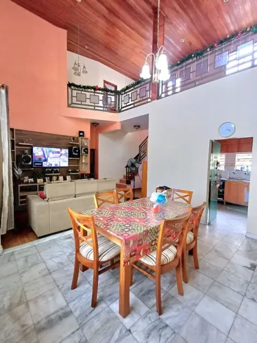 Duplex no Japiim, Prox. Seduc e DB. 263m² const., 4qts/1ste e 2 semi, 6 vgs e Piscina