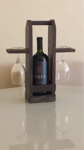 Suporte de Vinho de Madeira - Decoração Elegante
