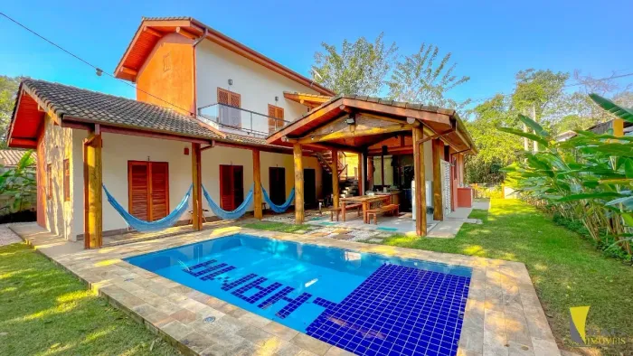 CASA COM PISCINA E 7 SUÍTES A VENDA NA PRAIA DE ITAMAMBUCA