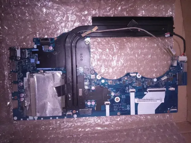 Placa mãe Lenovo Y700-( Defeito)