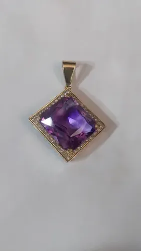 Pendente em ouro amarelo brilhantes ametista quadrado 