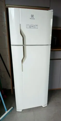 Geladeira Electrolux 310L Frost Free - 127V - em ótimo estado!