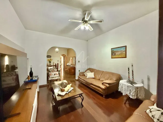 Casa com 4 quartos (1 suíte) no bairro Santa Amélia