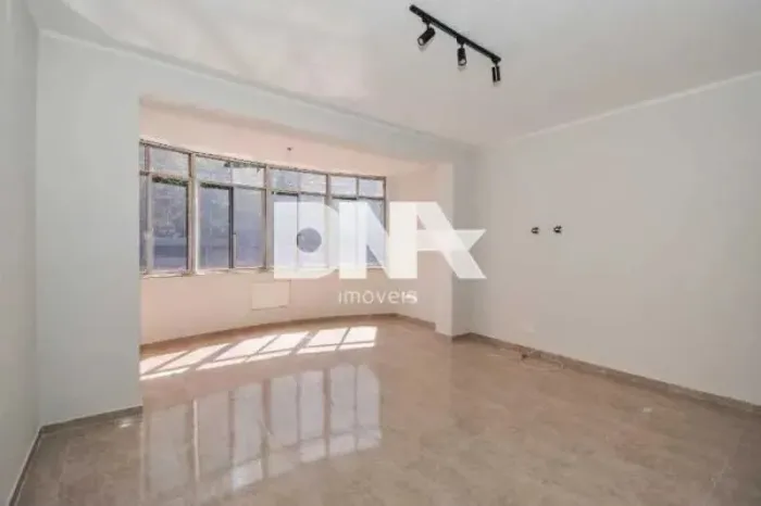 Apartamento : / Residencial / Humaitá