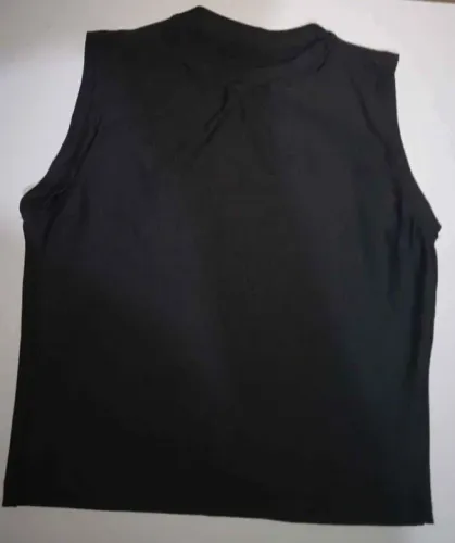 Camiseta Preta Sem Mangas