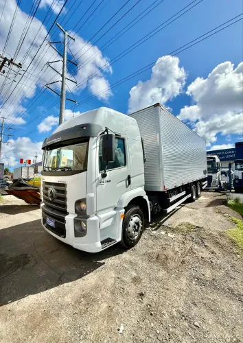VW 24.280 6x2 TRUCK BAÚ 9 M ( SOMOS LOJA )