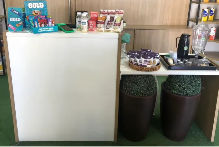 Balcão de Atendimento/Recepção Moderno com Área Gourmet/Café - Perfeito para seu Negócio!