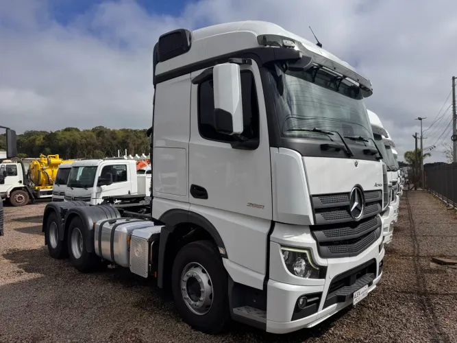 Actros 2651 ano 2022