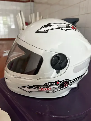 Capacete tamanho 54 