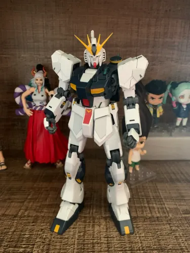 Action Figure Model Kit Gundam Nu Gundam Master Grade
