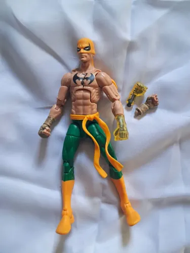 Punho de Ferro Marvel legends