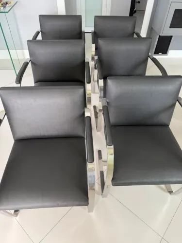 Conjunto de 6 cadeiras de design original da clássica com pés em inox