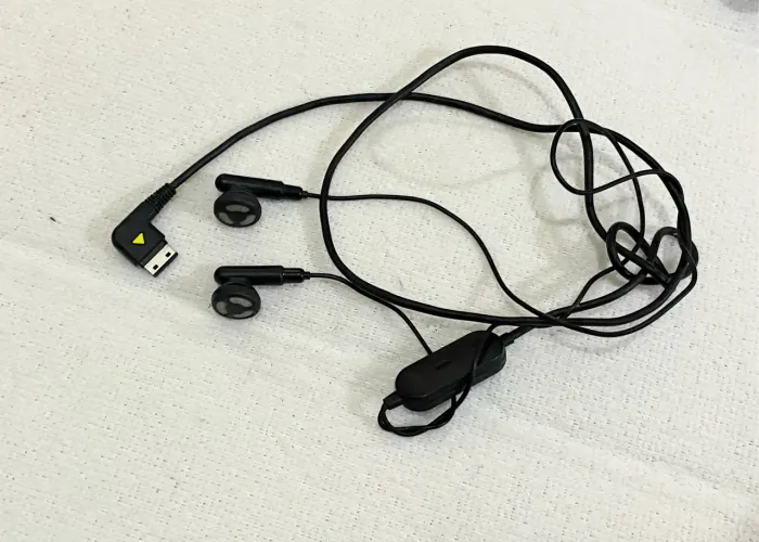 Vende-se 5Fones de ouvido para Celular, Tablet ou Computador.