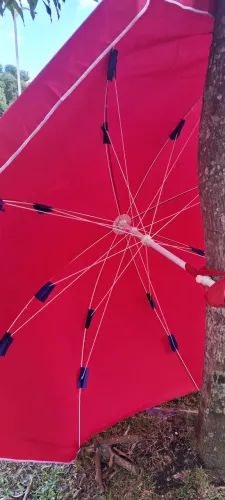 Ombrelone vermelho para área externa