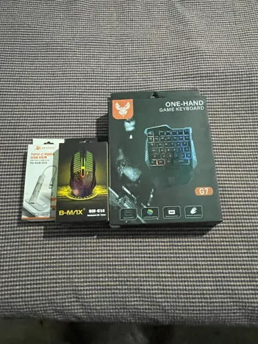 Teclado de mão gamer USB, mouse gamer USB, adaptador tipo USB e mouse pad 