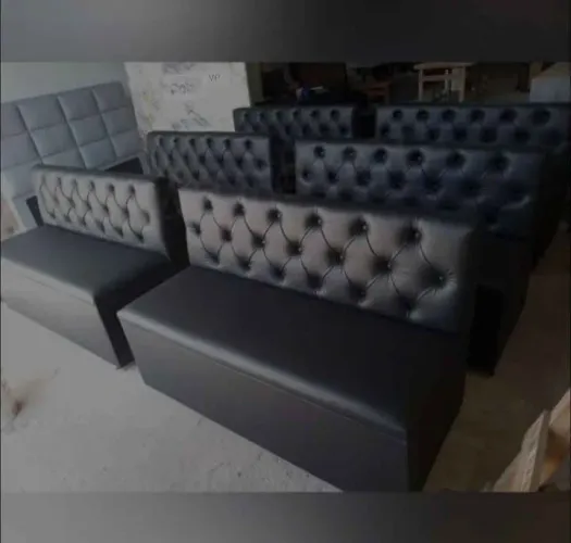 Bancos Estofados Luxuosos - Design Elegante