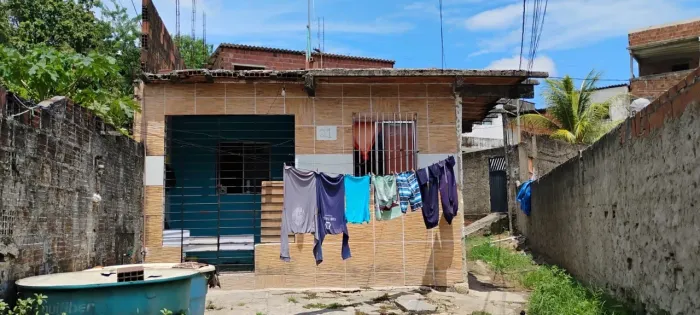 Ótimo casa, fica localizada no Zumbi do Pacheco 